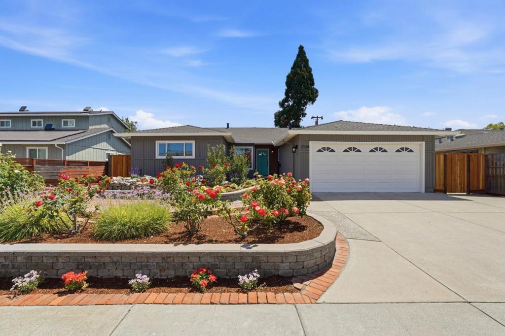 2114 La Miel Way
