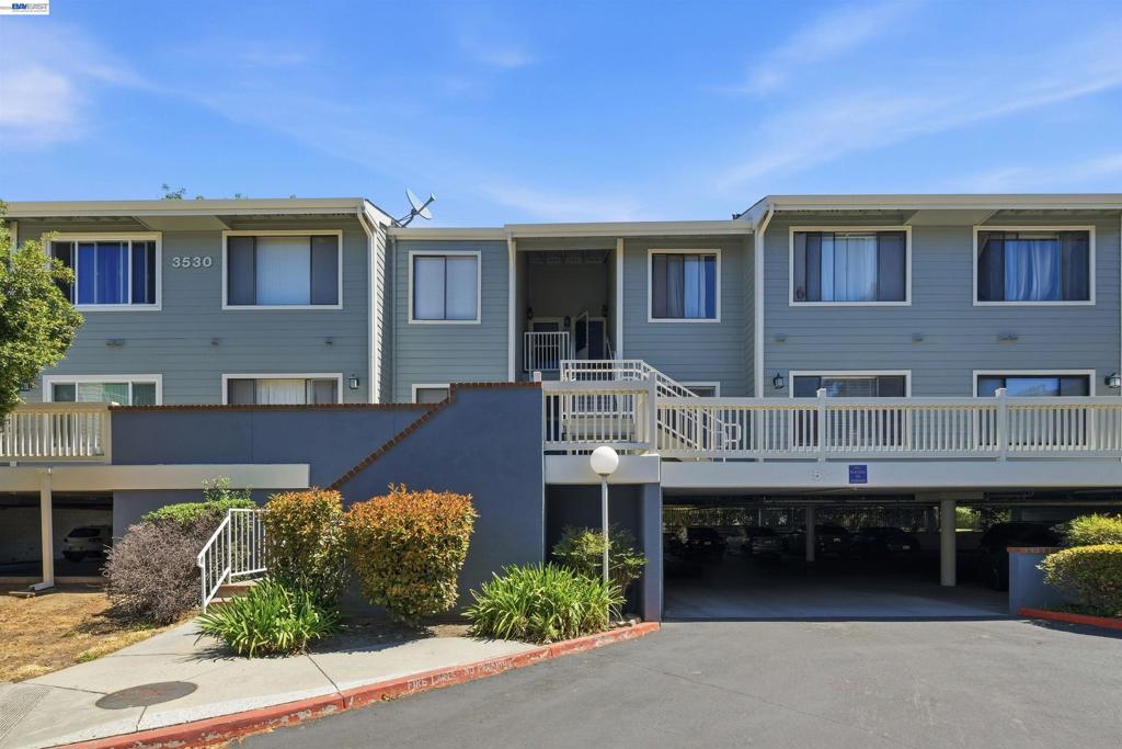 3530 Oakwood Terrace 104