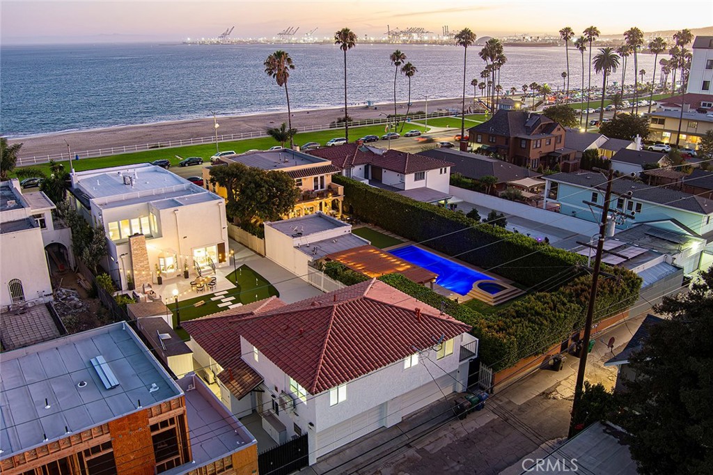 2747 E Ocean Boulevard