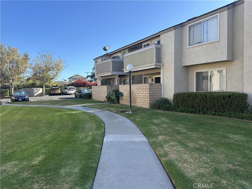 8571 La Salle 49