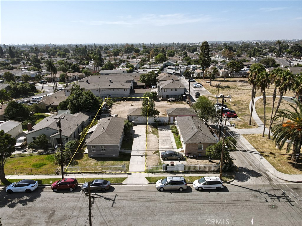 804 E Oaks