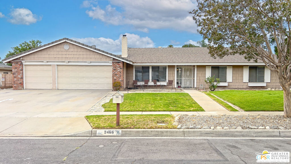 2466 N Orange Avenue