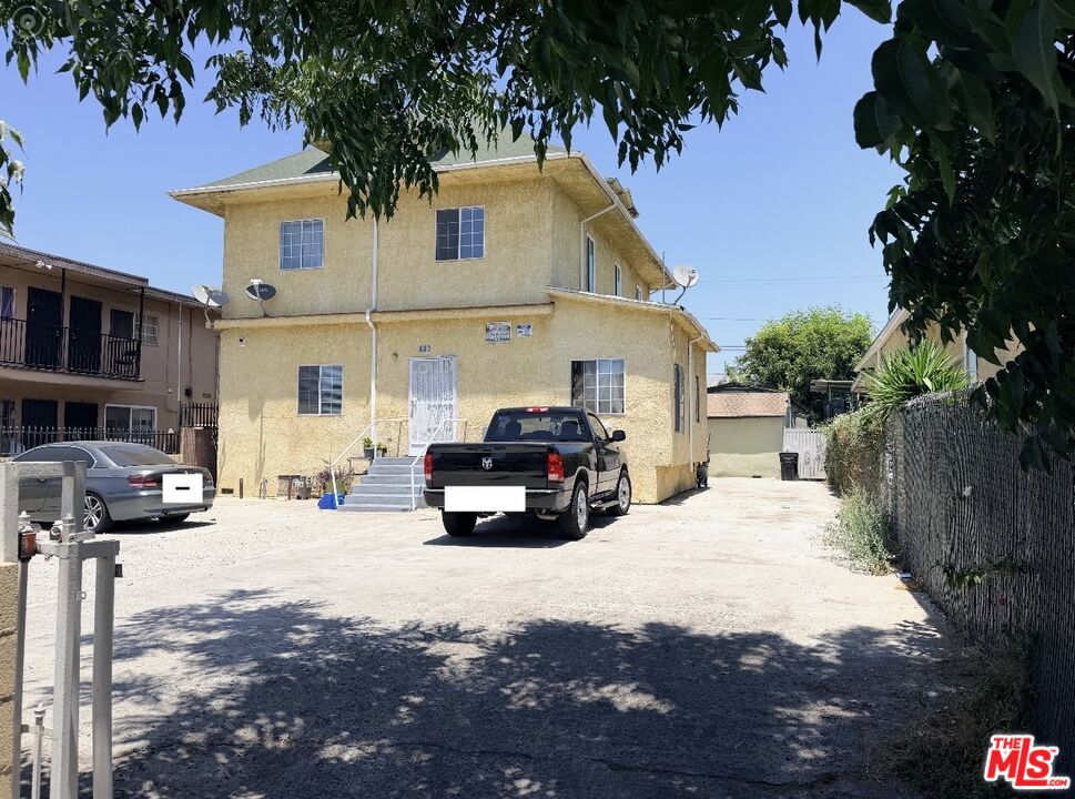 823 E Adams Boulevard