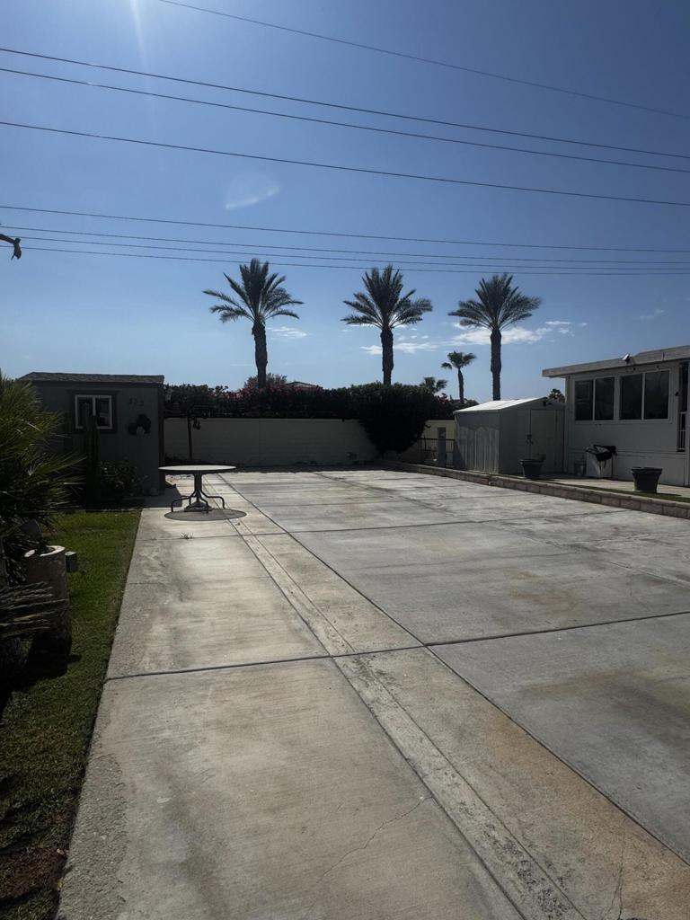 84136 Avenue 44 323