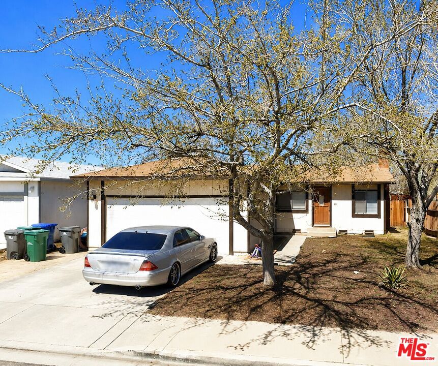 2209 Rosewood Avenue