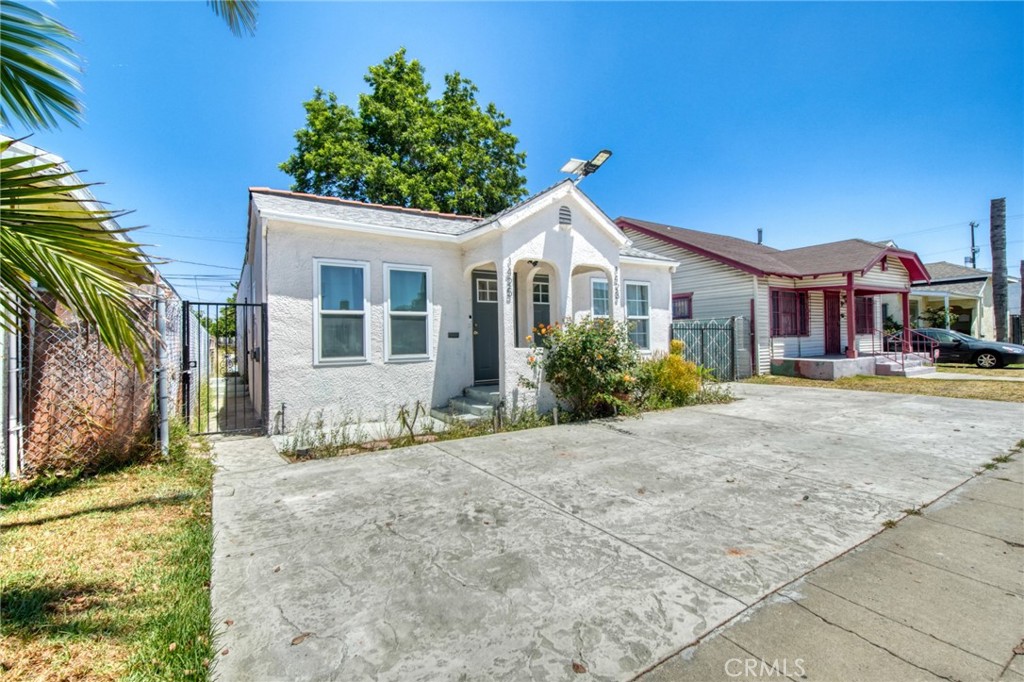 1423 W 65th