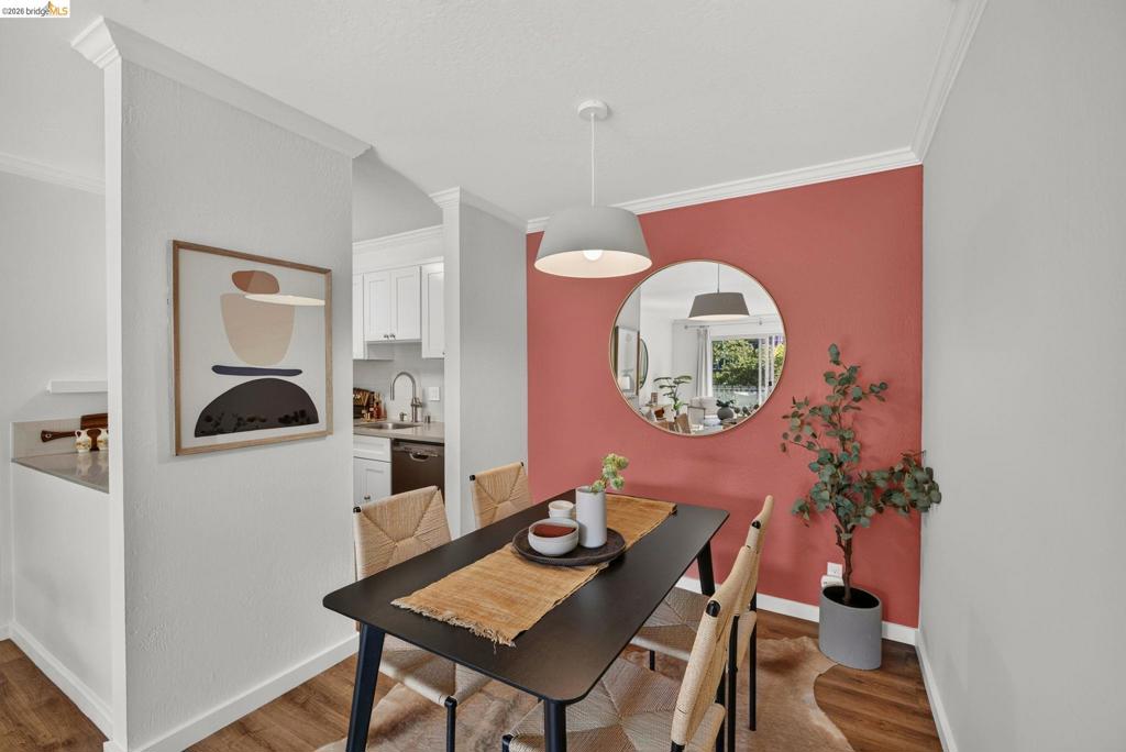 555 Jean St 319