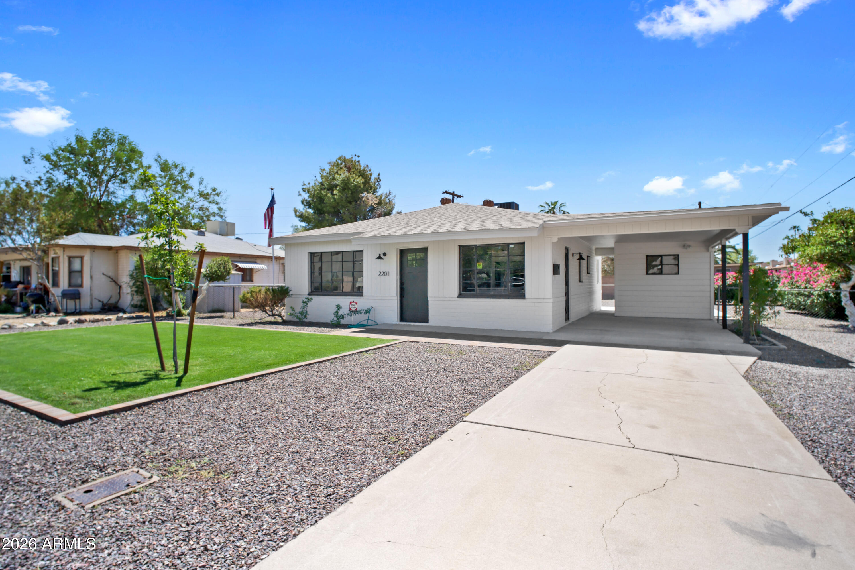 2201 E CAMPBELL Avenue, Phoenix, AZ 85016