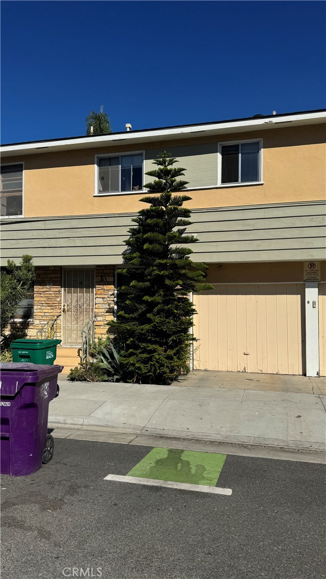 947 E Broadway 2