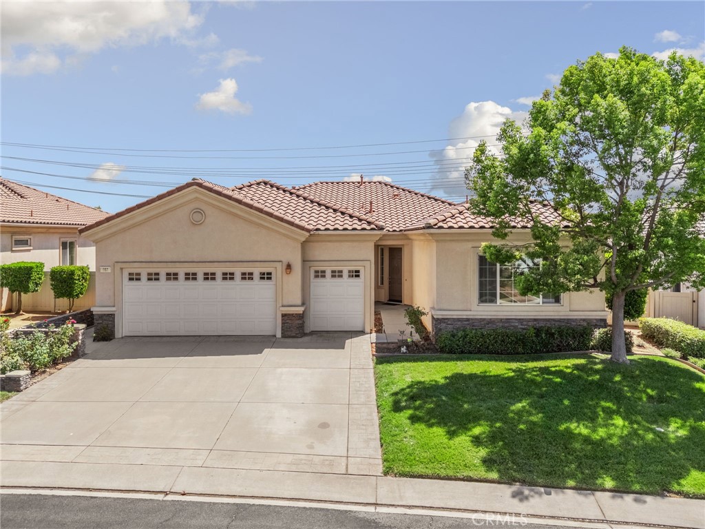 957 Avenal