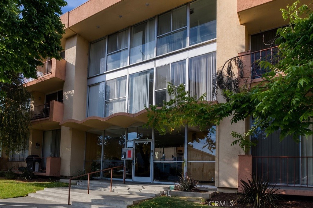 855 Victor Avenue 217