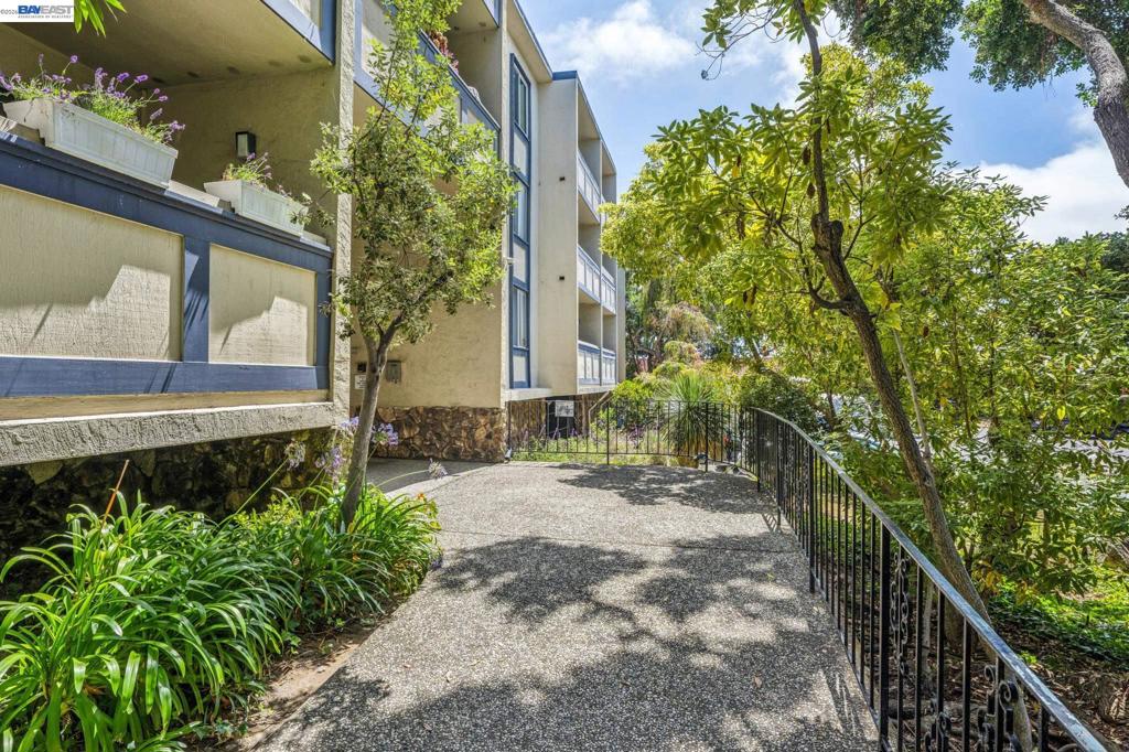 955 Shorepoint Ct 111