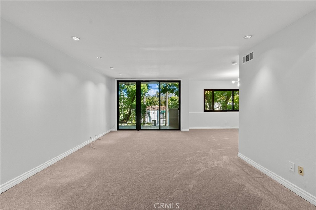 330 W California 316