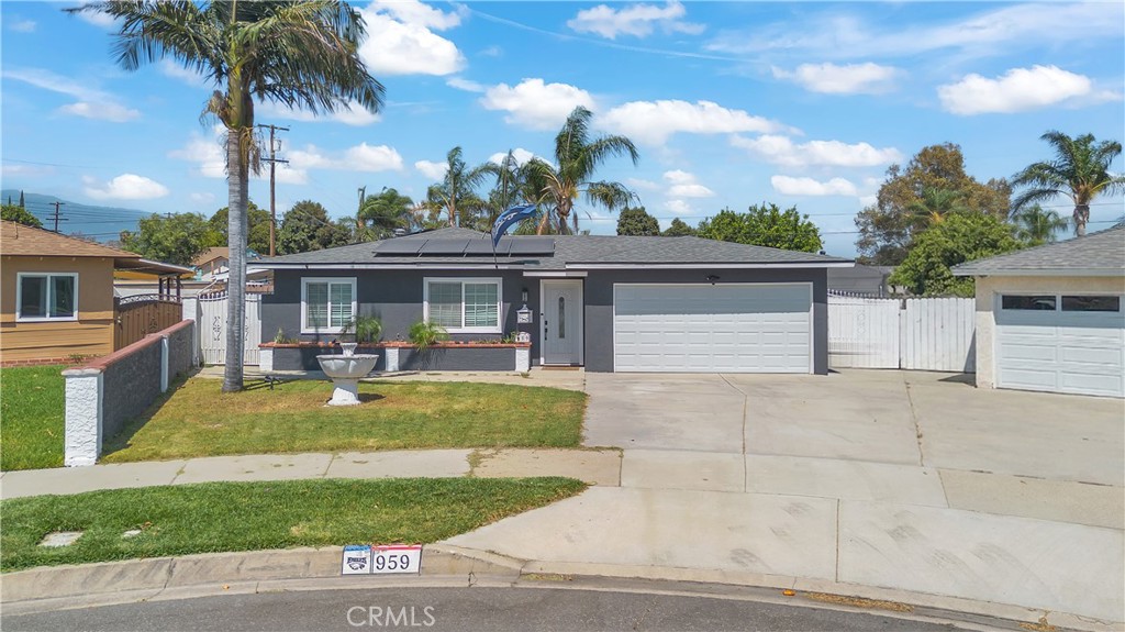 959 E El Morado Court