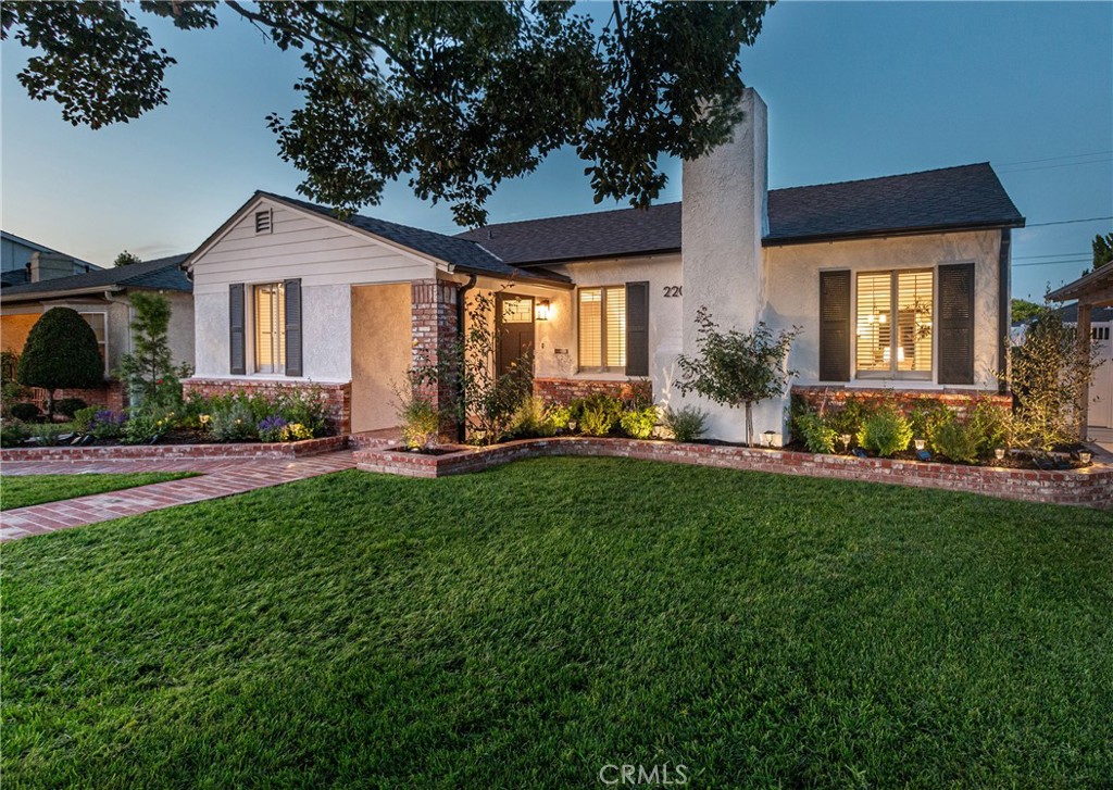 220 S Reese Place