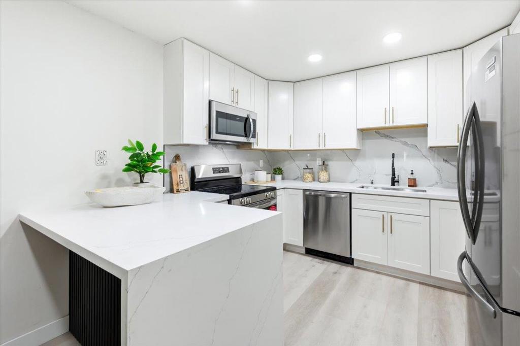 2700 Oak Road 11