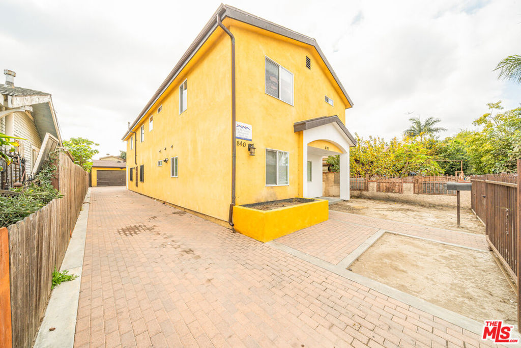 838 E 80th Street 838