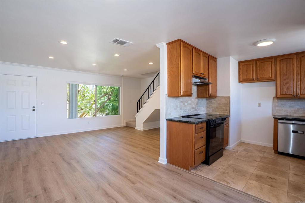 569 E Street 14
