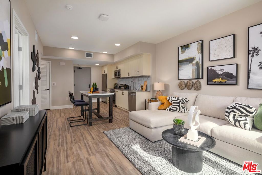 201 N La Brea Avenue 601