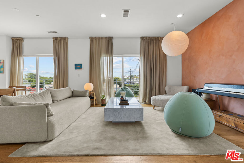 11724 Culver Boulevard 10