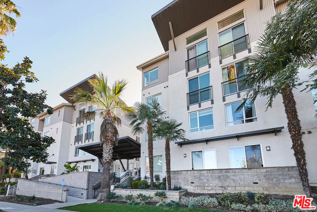 6400 Crescent Parkway 402