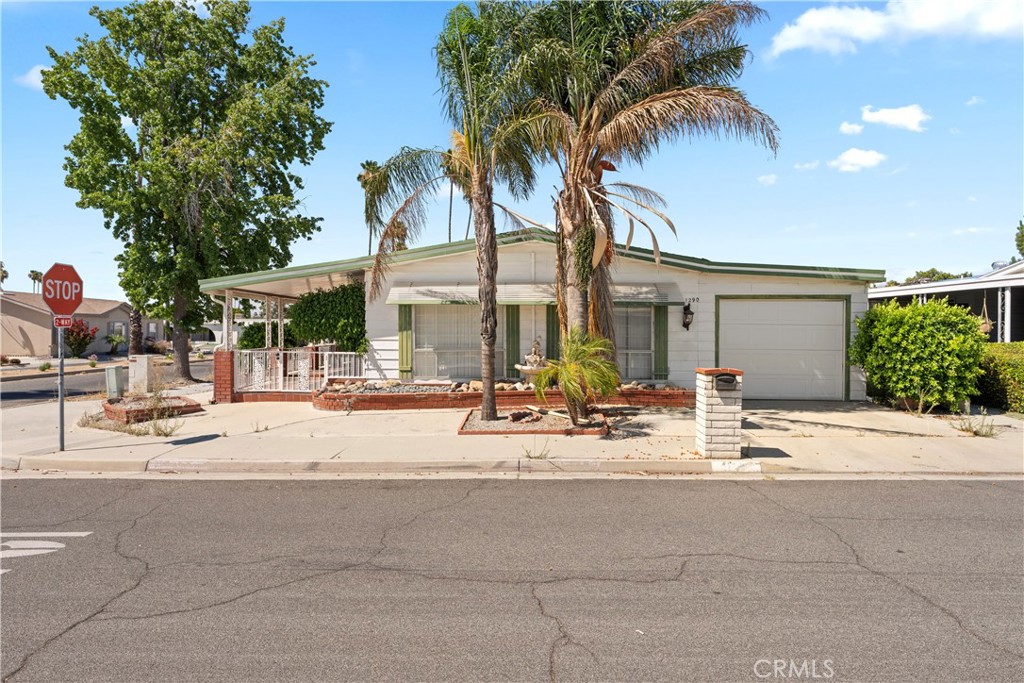 1290 Vista Grande