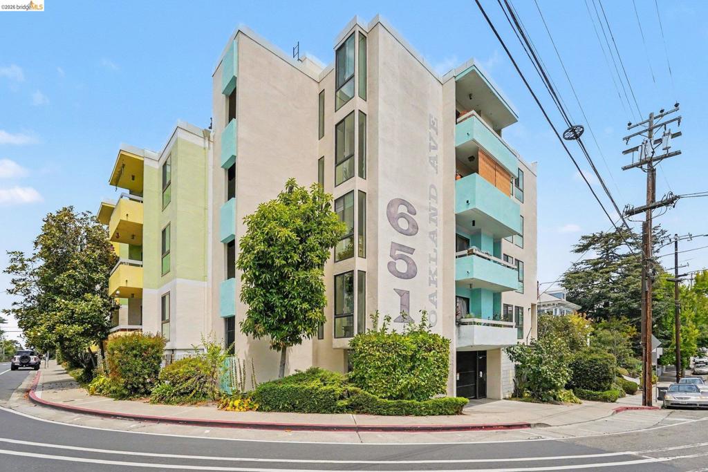 651 Oakland Ave 2D