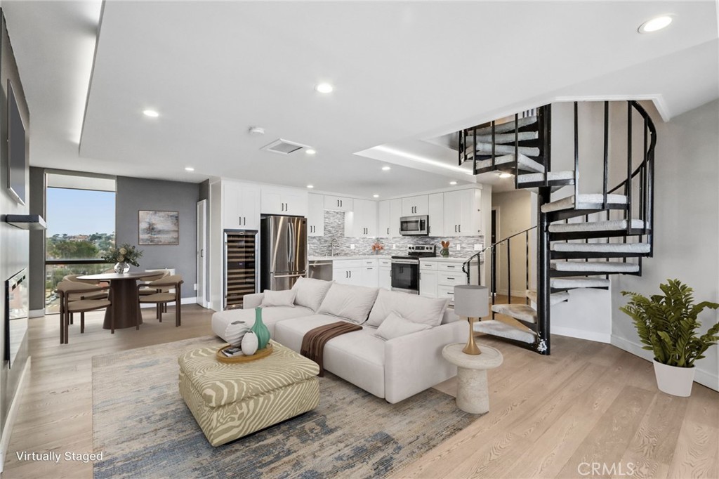 531 Esplanade 901