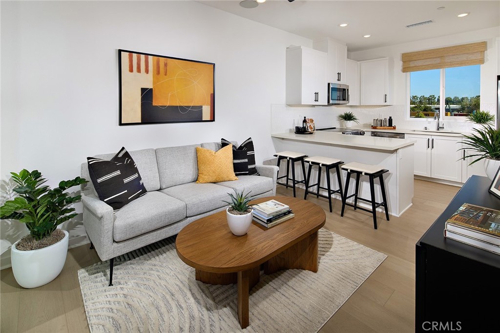 1425 E Via Acero
