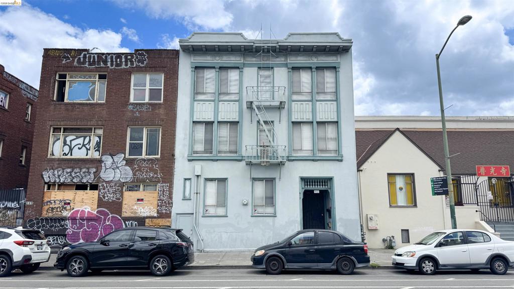 912 Oak Street