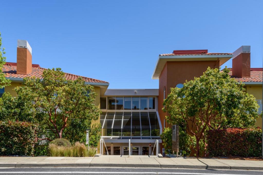 1700 De Anza Boulevard 109C