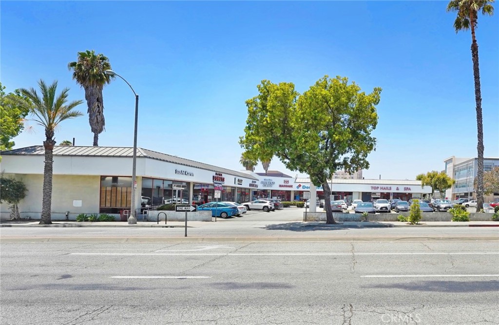 633 S Arroyo Parkway 8
