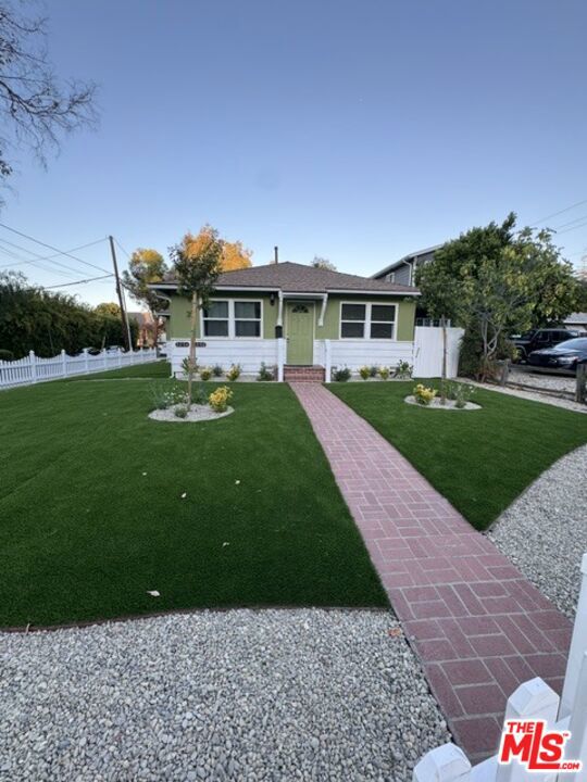 5252 Canoga Avenue