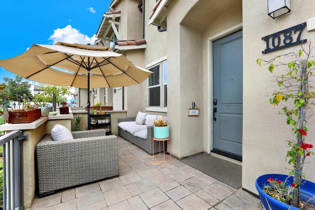 1087 Delpy View