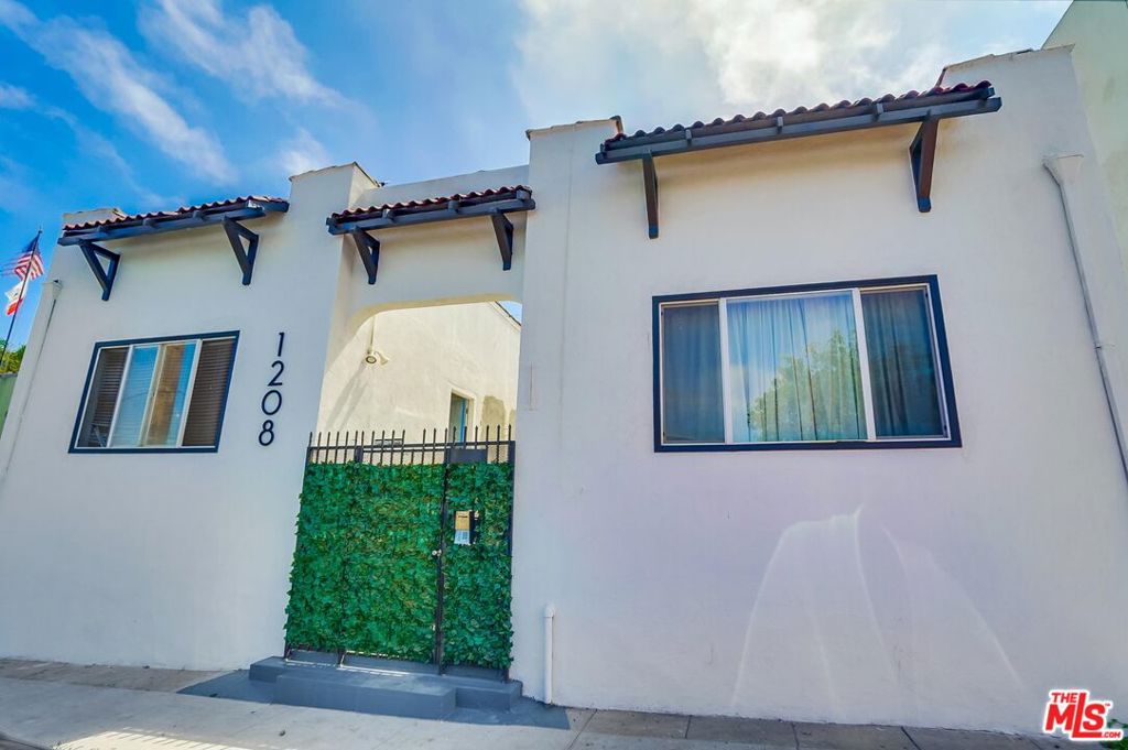 1208 Daisy Avenue