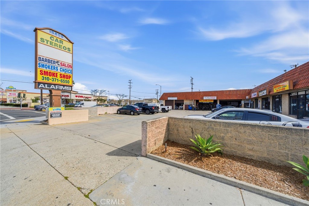 15802 Hawthorne