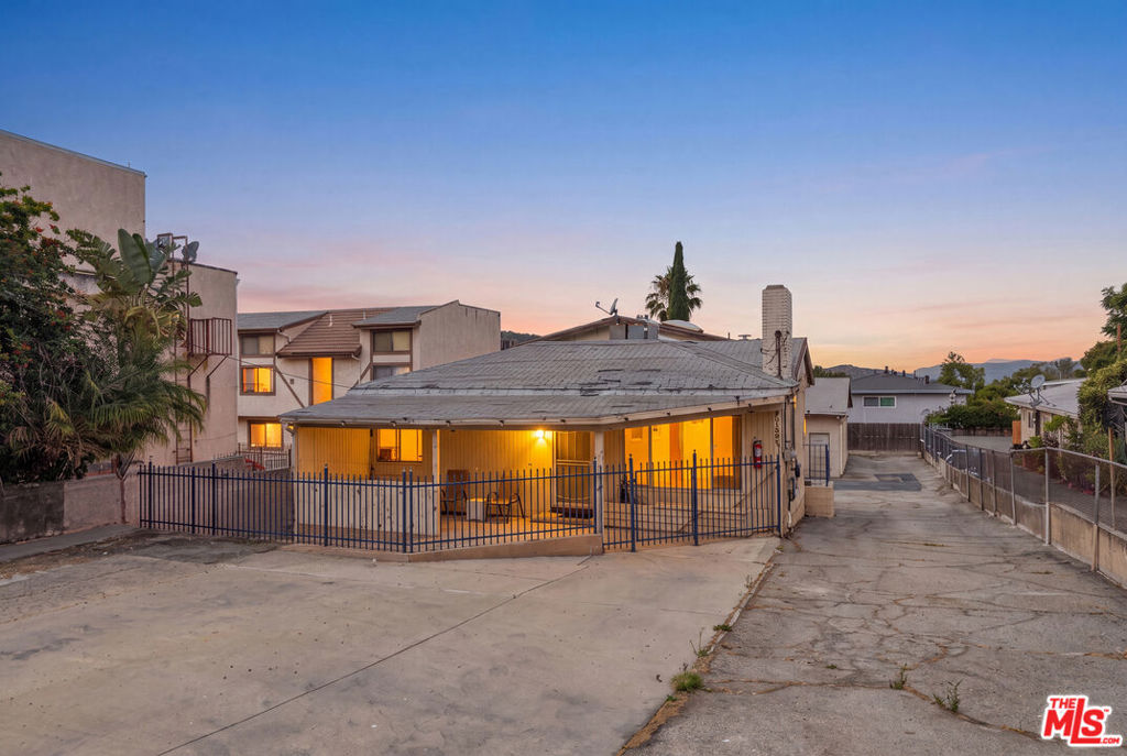10139 Hillhaven Avenue