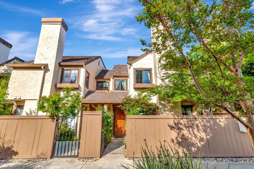 1888 Huxley Court