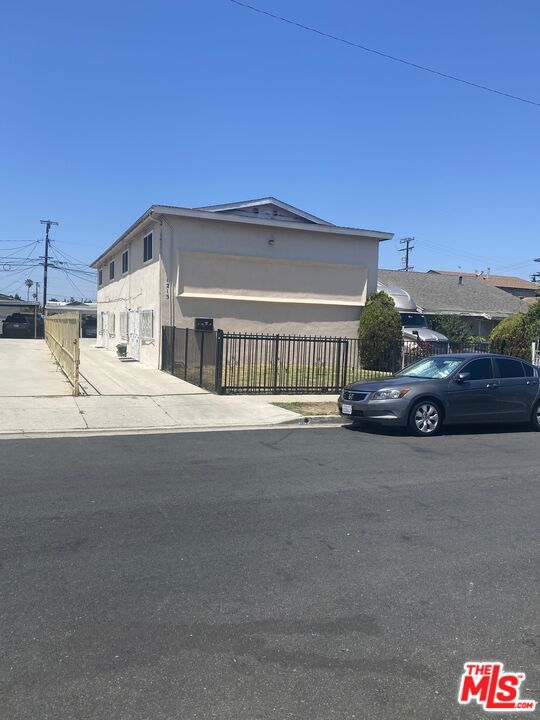 1215 W 102nd Street