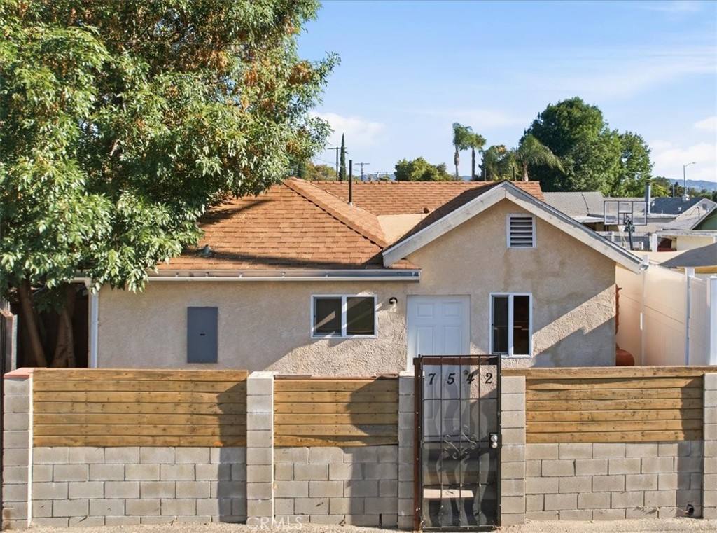 7542 White Oak Ave