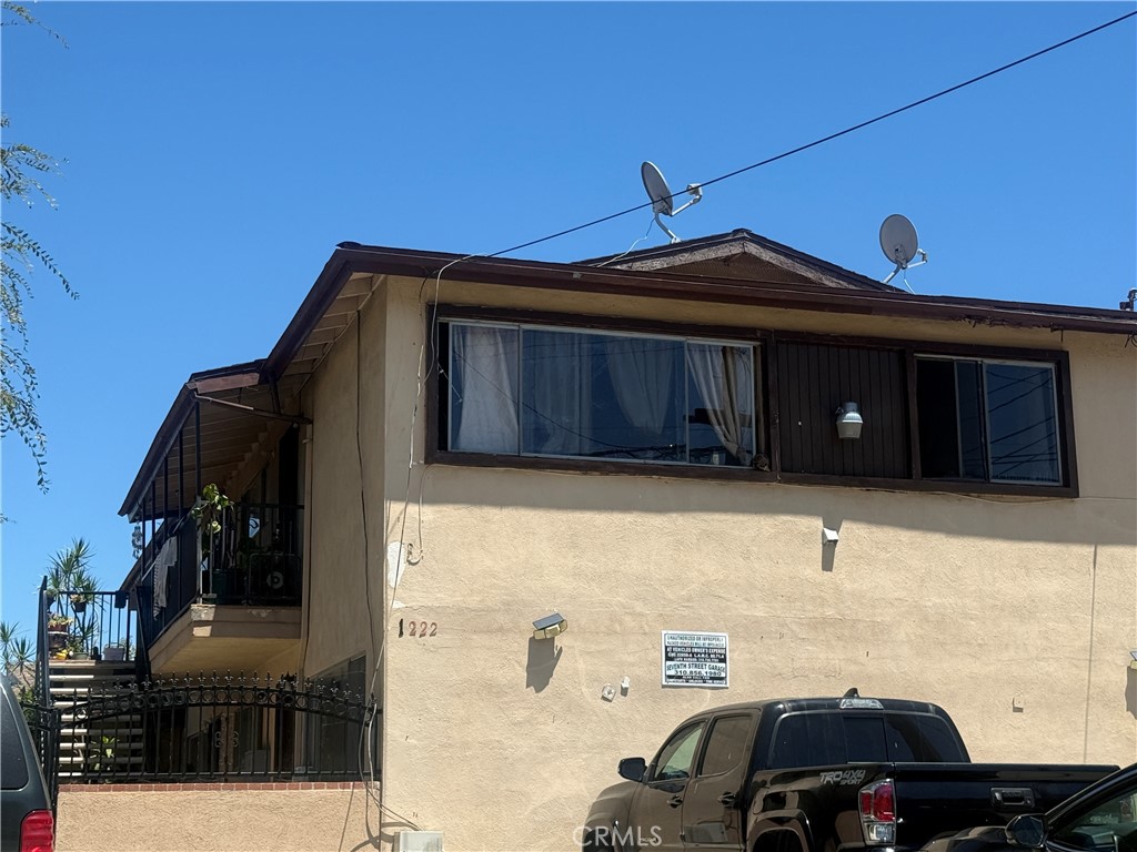 1222 N Park Western