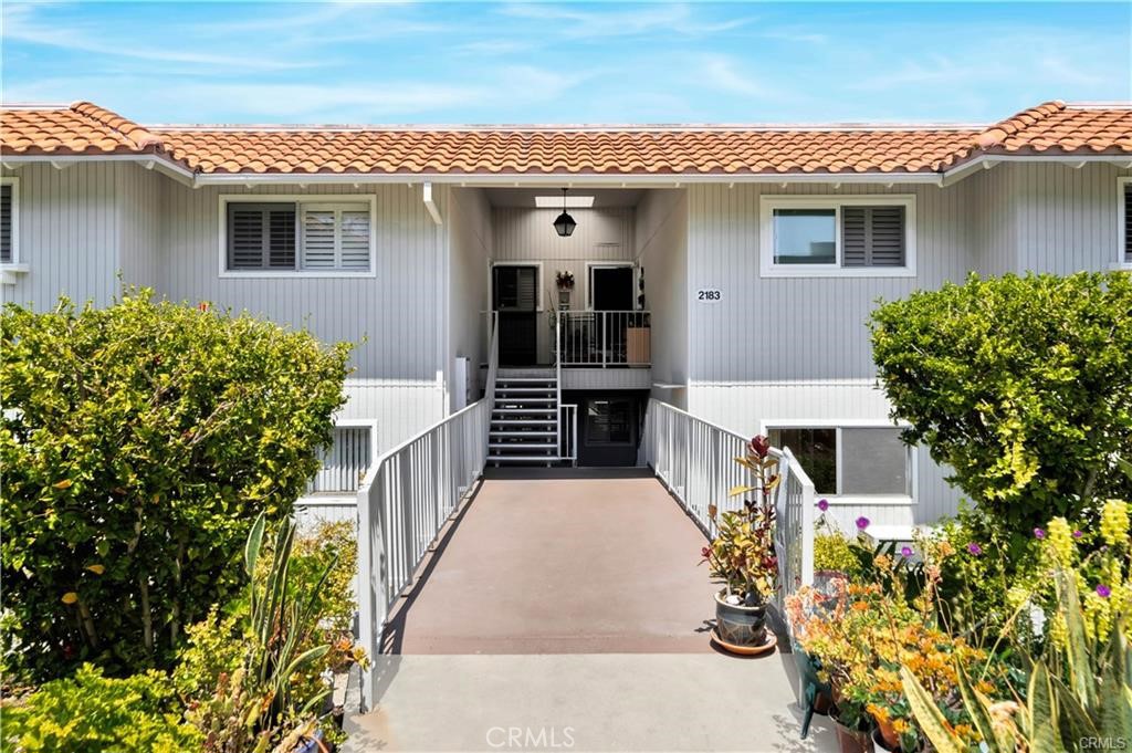 2183 E Via Mariposa B