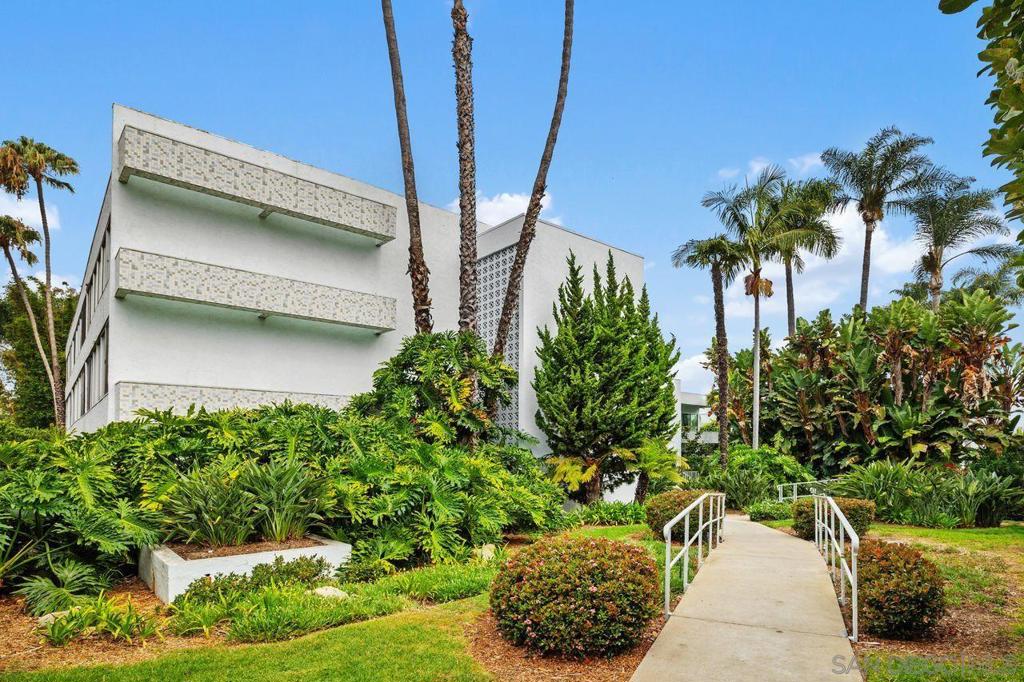 2368 Torrey Pines Road 63