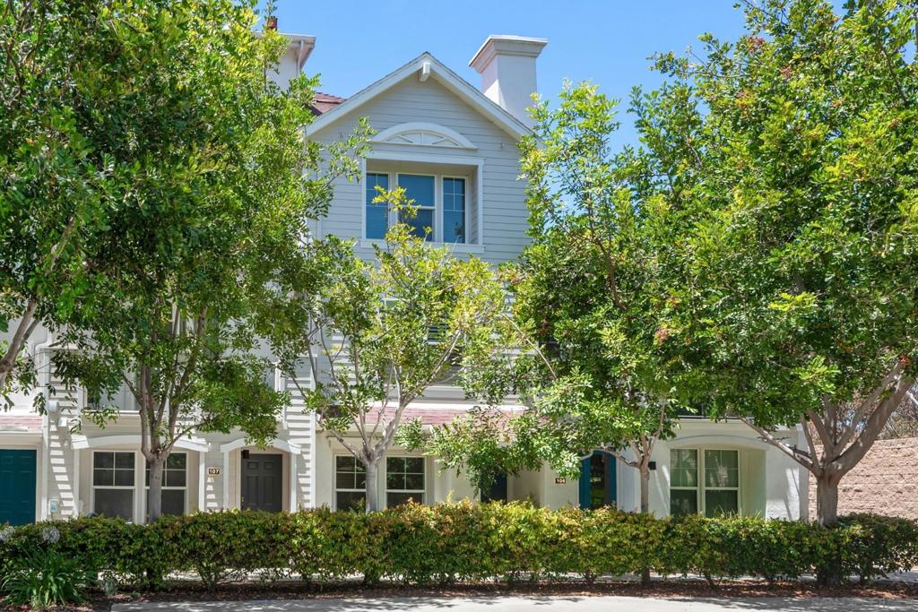 750 Harbor Cliff Way 105