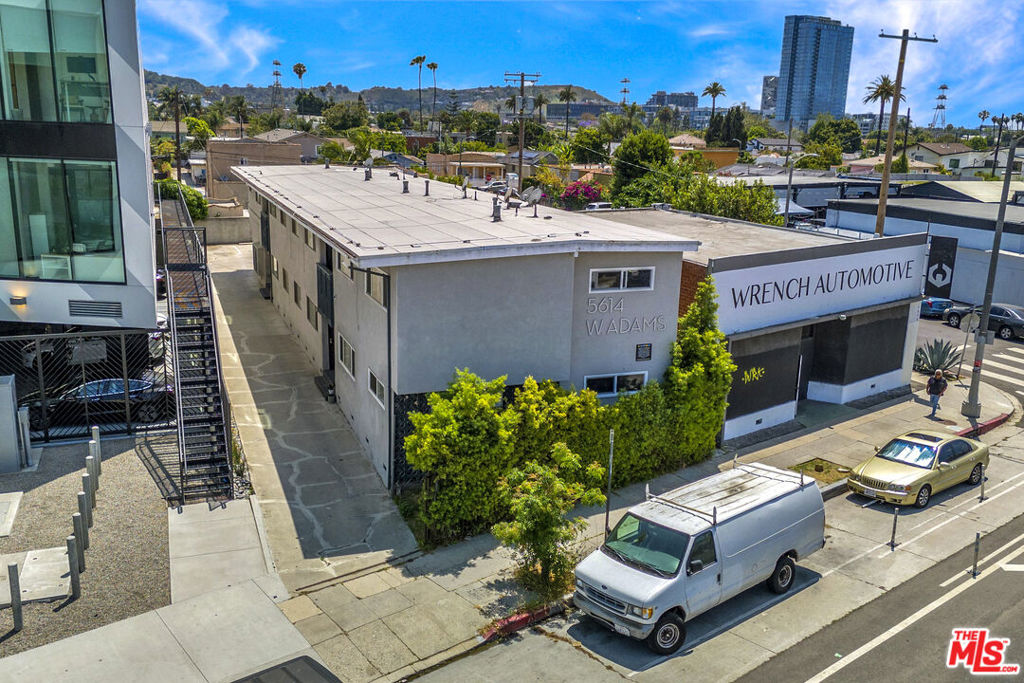 5614 W Adams Boulevard
