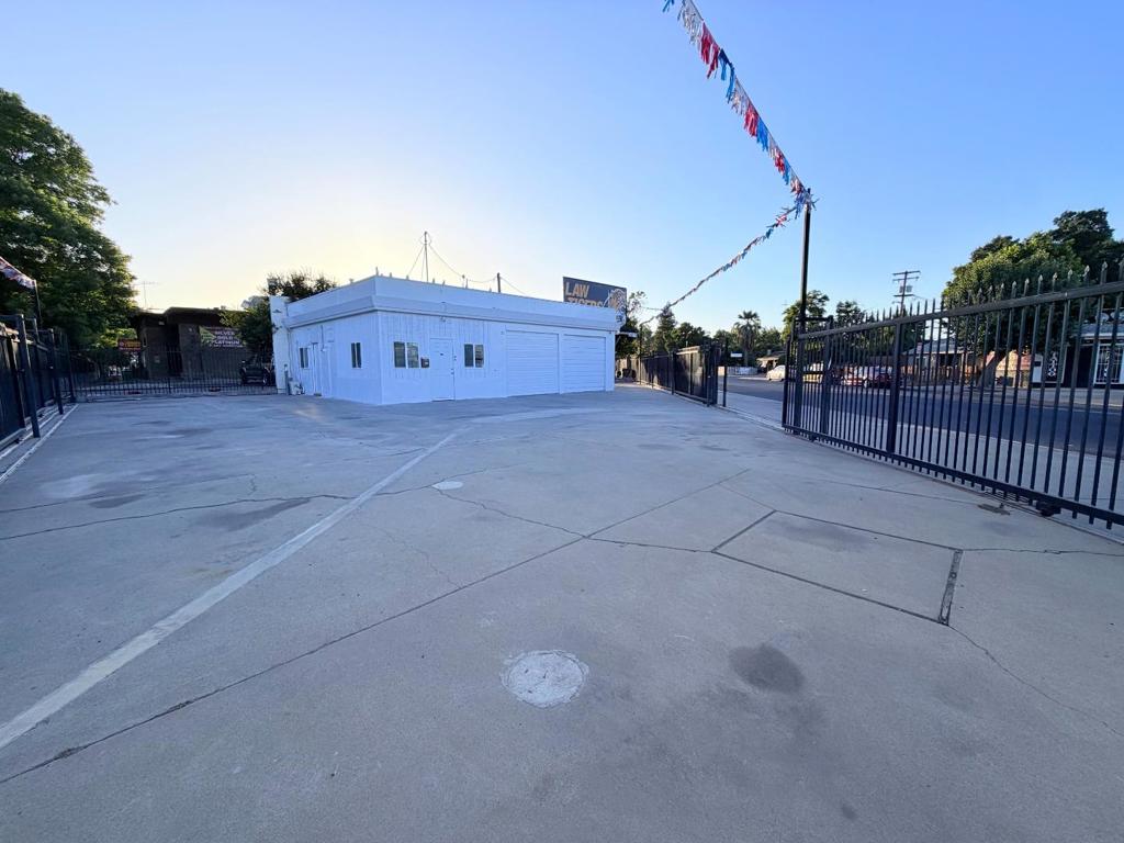 1411 Yosemite Boulevard 1