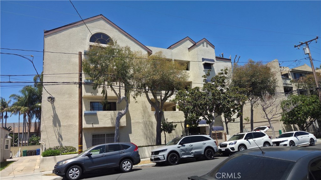 2309 E 17th 202