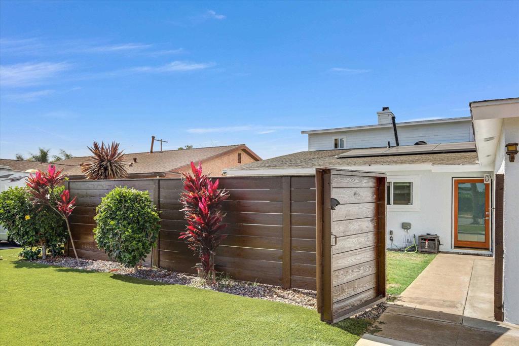 819 Iris Avenue
