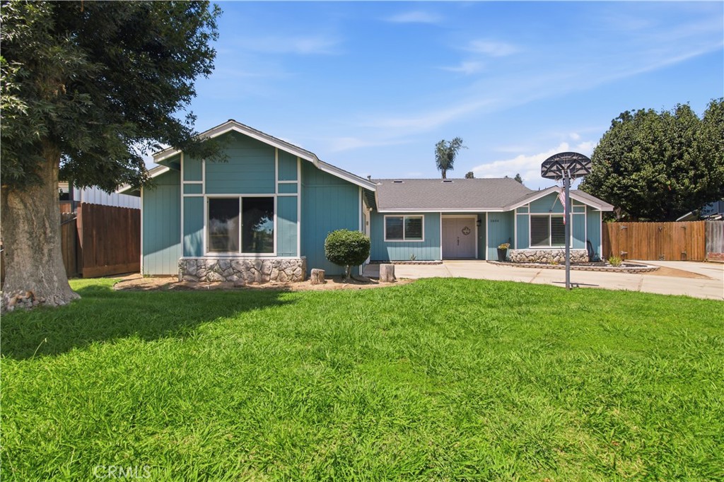 1604 Acacia Court