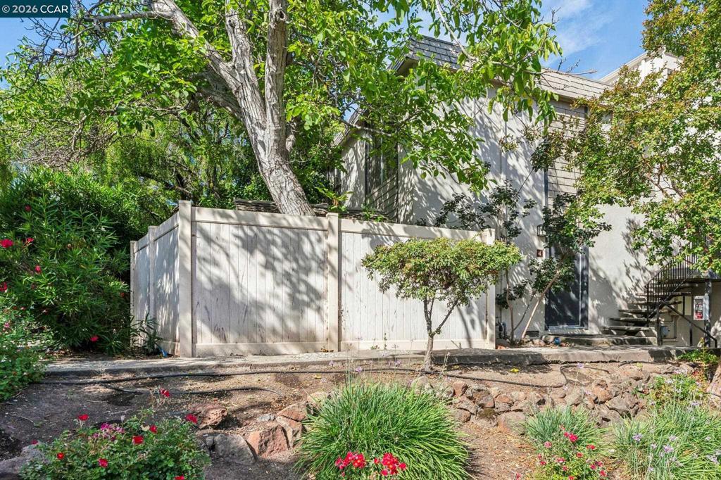 2035 Sierra Rd 4